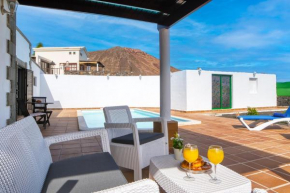 Casa Fatmar Montana Roja-piscina privada, Playa Blanca